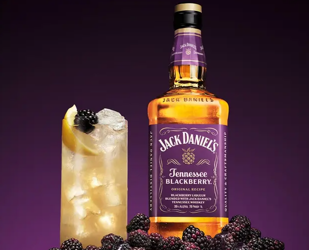 Jack Daniel’s Tennessee Blackberry Whiskey Liqueur: Bold Blackberry Meets Classic Tennessee Whiskey 70cl