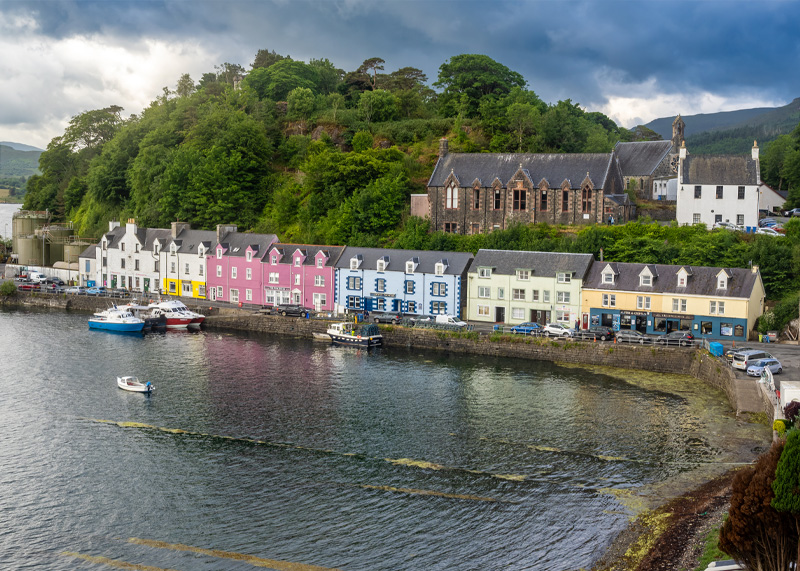 Dotted around the perimeter of the Scottish Mainland, the Scottish Islands are home to a growing number of malt whisky distilleries.