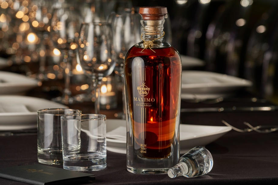 Discover the fascinating world of old, rare and exceptional rums, carefully curated for discerning connoisseurs.